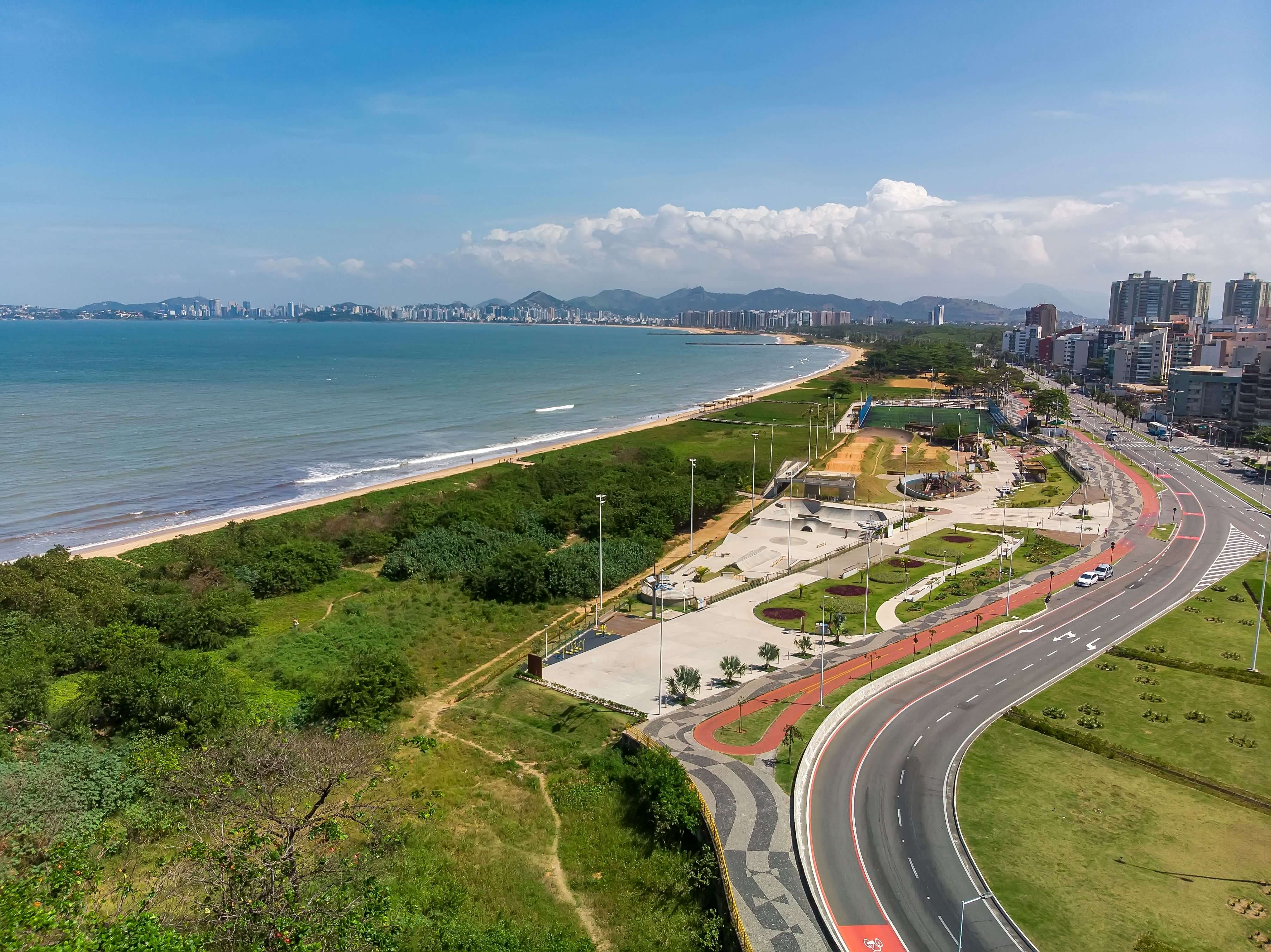 Imagem da orla da praia de Camburi