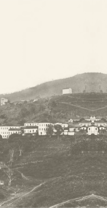 Collage of old photos. In the background, a city, on top, three superimposed photos: one of operations and one of a train with Vale employee besides.